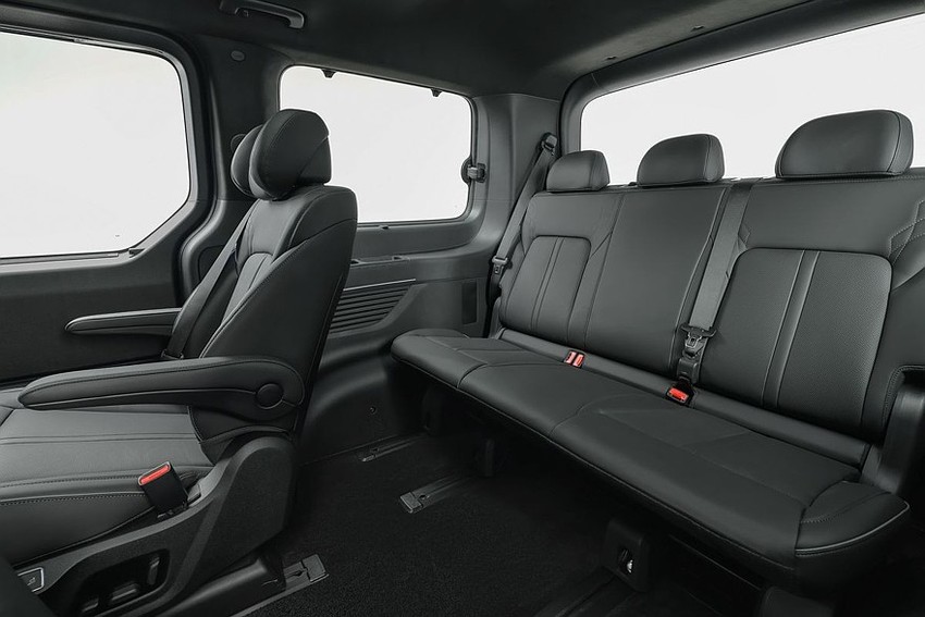 Mинивэн Hyundai Staria Electric салон вид второй