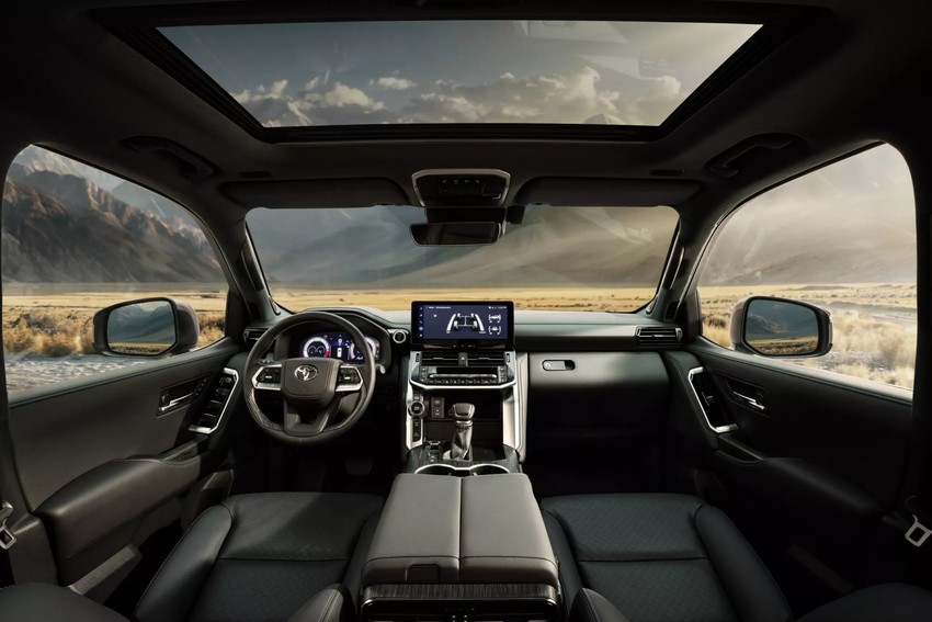 Внедорожник Toyota Land Cruiser 300 салон