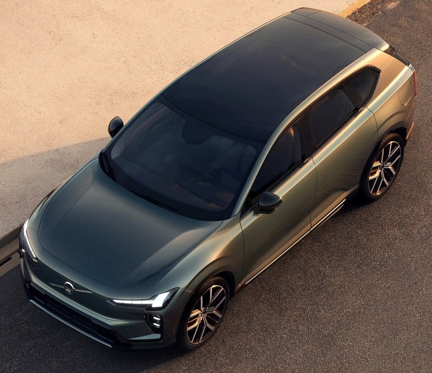 Кроссовер Volvo EX60 экстерьер вид второй