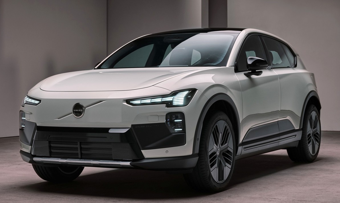 Кроссовер Volvo EX60 экстерьер вид четвертый