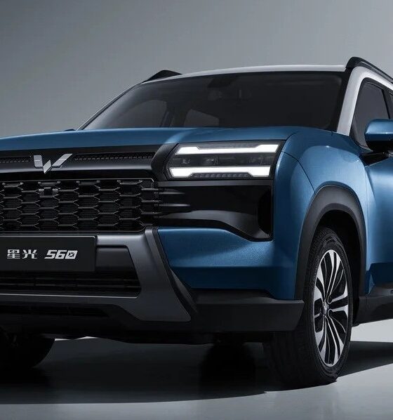 Кроссовер Wuling Starlight 560 экстерьер вид третий